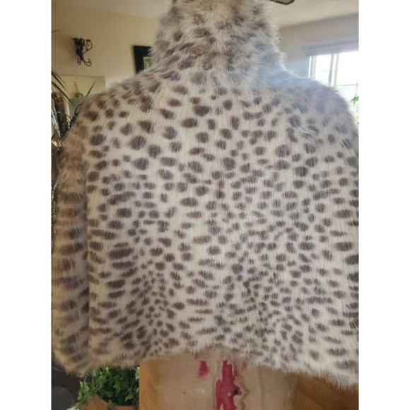 Faux leopard Mob wife fur short cape Isabella's journey collection one size - Picture 2 of 6